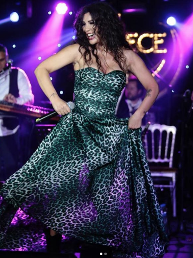 Hamdi Alkan'ın eşi Selen Görgüzel derin dekoltesiyle yürek hoplattı - Resim: 1