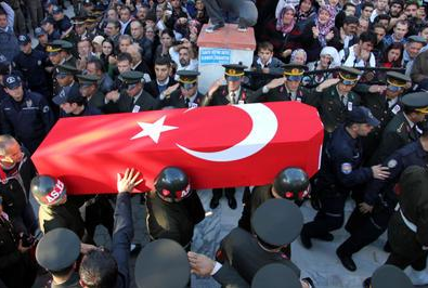 Şehit cenazesi 30 bin kişiyi sokağa döktü! - Resim: 4