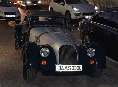 Cem Yılmaz'ın yeni oyuncakları dudak uçuklatıyor! - Resim: 1