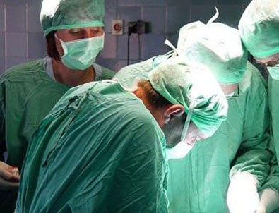 Yaşlı adam cinsel organına şırınga soktu doktorlar görünce şaştı kaldı - Resim: 1