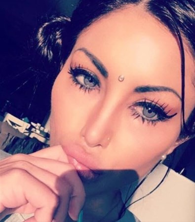 Göz  rengini değiştirmek isterken kör oldu - Resim: 2