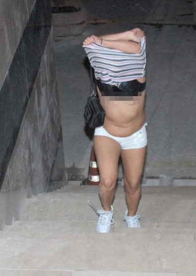 Fuhuş baskınında polisleri utandıran an - Resim: 1