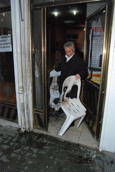 AK Parti'ye molotoflu saldırı! - Resim: 3