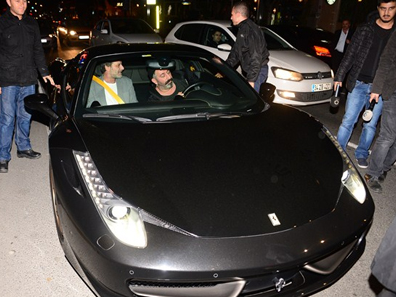 Cem Yılmaz'ın yeni oyuncakları dudak uçuklatıyor! - Resim: 4