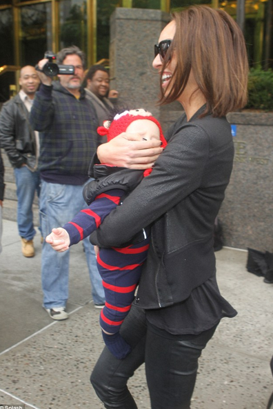 Bu nasıl bebek tutmak! - Resim: 1