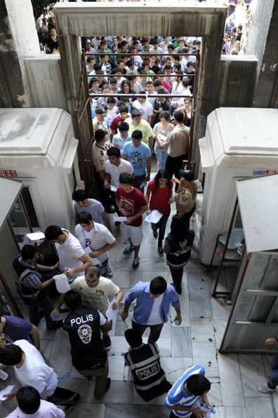 Binlerce aday ter döktü - Resim: 3