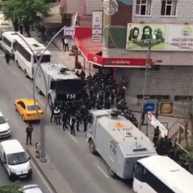 Grup Yorum üyesi İbrahim Gökçek’in cenazesinde ortalık karıştı! - Resim: 2