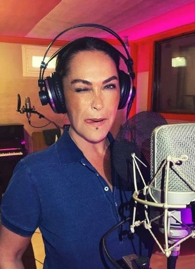 Hülya Avşar'dan muhabirlere iddialı espri geldi! Her hareketi olay olan Avşar bakın ne cevap verdi.. - Resim: 4