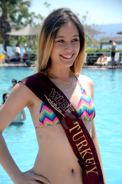 7 kıtanın tüm güzelleri Bodrum'u yaktı geçti görenler gözlerini alamadı - Resim: 3