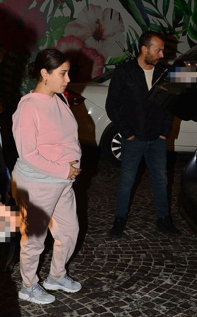 8 aylık hamile Hazal Kaya'yı arabadan indirtti! Bagaj krizi - Resim: 3