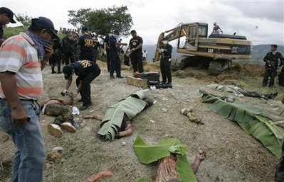 Kazma vuruldukça ceset çıkıyor! - Resim: 2