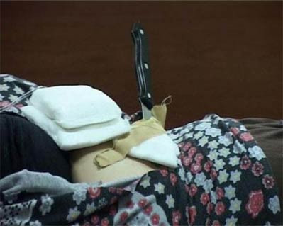 Eşine öfkelendi harakiri yaptı - Resim: 4