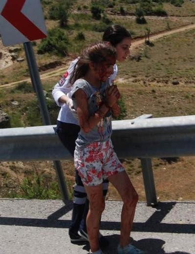 Otomobil uçuruma yuvarlandı! Kanlar içinde izledi - Resim: 2