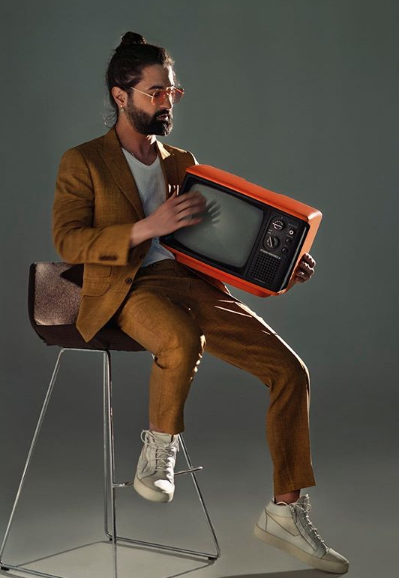 Ünlü şarkıcı köpeğiyle sahne aldı - Resim: 4