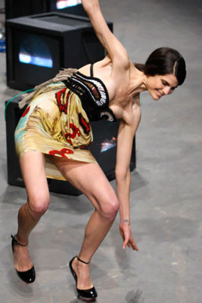 Ayakta duramayan mankenler - Resim: 1