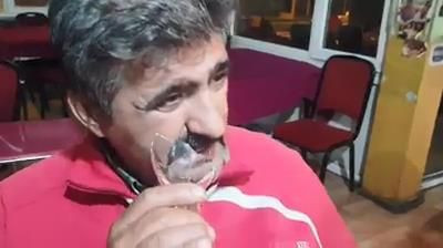 Doktorlar bir izahını bulamıyor! Bursalı adam 40 yıldır cam yiyor - Resim: 4