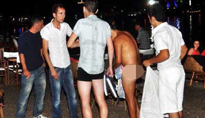 Bodrum'da çıplak turist ortalığı karıştırdı! - Resim: 3