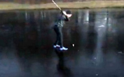 Donmuş gölette golf suda bitti!