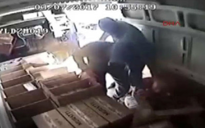 Soygun girişimi güvenlik kamerasında