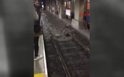 Metro istasyonunu böyle su bastı!