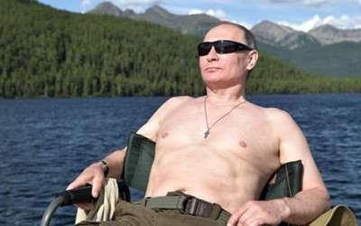 Putin, yıldızlara fark attı en fazla satılan takvim Putin oldu