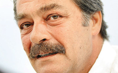 Kadir İnanır hastaneye kaldırıldı