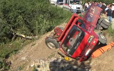 Freni boşalan kamyonet dehşet saçtı: 2 ölü