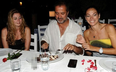 Serdar Bilgili Aslı Mavitan'la aşk yaşıyor! Bakın kimin kızı çıktı