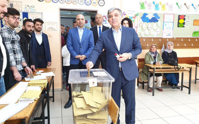 Abdullah Gül ve eşi Hayrünnisa Gül Beykoz’da oyunu kullandı