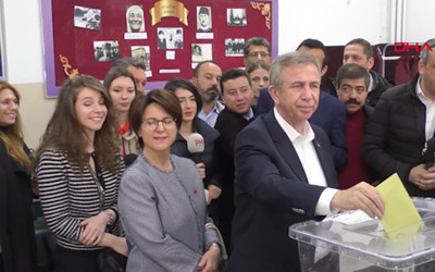 Mansur Yavaş oyunu kullandı