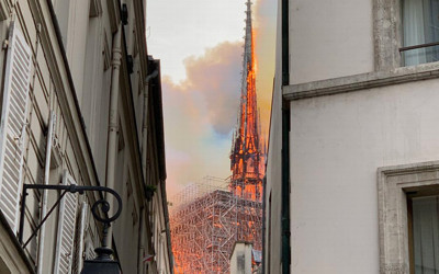 Notre Dame Katedrali kulesinin çökme anı