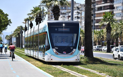 Fatih'te raydan çıkan tramvay karşı yönden gelen tramvaya çarptı