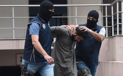 Şanlıurfa'da terör örgütü DEAŞ operasyonunda yakalanan 10 zanlı tutuklandı