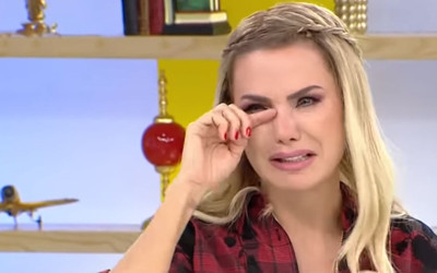 Ece Erken gözyaşlarına boğuldu Söylemezsem Olmaz programında duygusal anlar