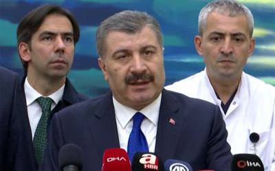 Sağlık Bakanı Fahrettin Koca uçak kazasında yaralananları ziyaret etti