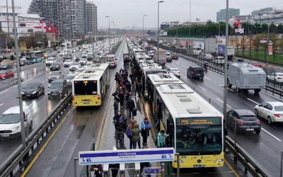 İstanbul'da haftanın ilk günü trafik yoğunluğu yaşanıyor