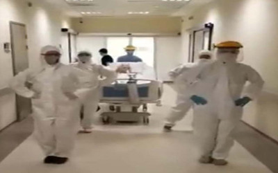 Koronavirüs hastası yoğun bakımdan penguen dansı ile çıktı