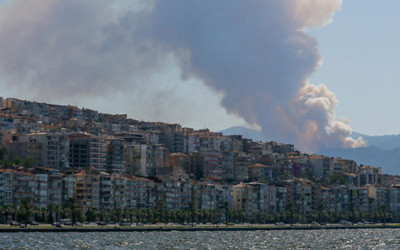 İzmir'de korkutan yangın! Ekipler harekete geçti