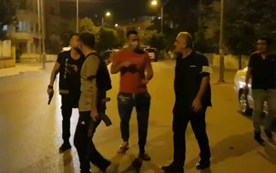 İskenderun Emniyet Müdürü Nevzat Güneş uzun namlulu silahla çıktı