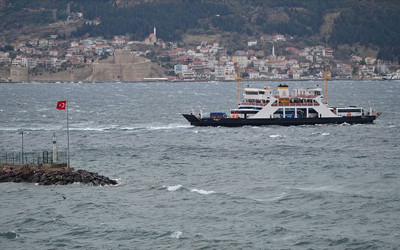 Kuzey Ege'de feribot seferlerine fırtına engeli