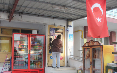 Olay yeri Muğla! Karantinada olması gereken kadın market işletirken yakalandı