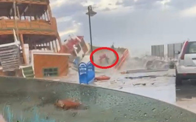 İzmir ve Balıkesir'i fırtına vurdu! Onlarca tekne battı bir kişi batan tekneden denize böyle düştü