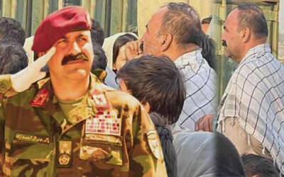 Afganistan Genelkurmay Başkanı kaçış sırasında beklerken görüntülendi