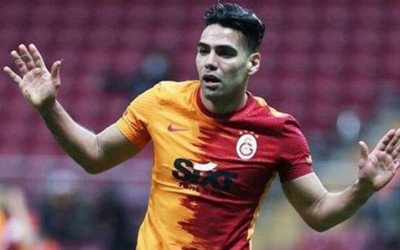 Falcao yeni takımı Rayo Vallecano'da ilk maçında sakatlandı