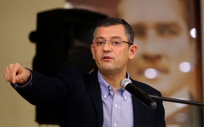 Özgür Özel'den Mehmet Barlas'a sert sözler! 'Her dönemin dalkavuğu...'