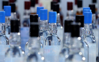 Antalya'da otel deposunda 13 bin litre sahte ve kaçak içki ele geçirildi