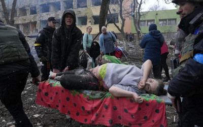 İkiyüzlü Putin! Gece doğum ve çocuk hastanesini vurdu sabah o çocukları evlat edineceğini açıkladı