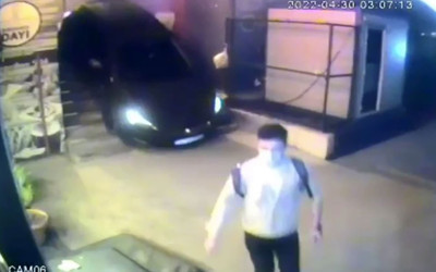 Küçükçekmece'de inanılmaz görüntü: Merdivenlerden otomobiliyle bakın nasıl indi