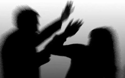 Ünlü profesör İstanbul'da eşine günlerce işkence etti! Bayıltana kadar dinlene dinlene dövdü