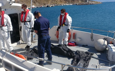 Çanakkale'de Yunan vicdansızlığı! Göçmen botunu patlattılar 4'ü çocuk 6 kişi öldü